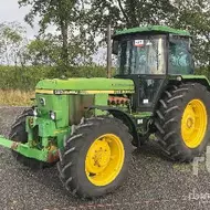 JOHN DEERE 3040 